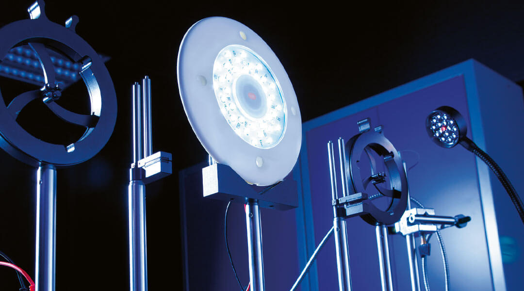 Engineering Testtisch mit LED Leuchten von Frensch Engineering Testtisch mit LED Leuchten von Frensch